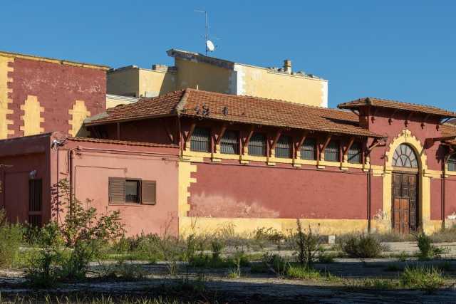 Bari, quel misterioso e insolito edificio nascosto in viale Pasteur: �� una fabbrica ottocentesca�